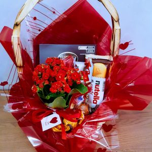 Cesta Coração Flores e Chocolates